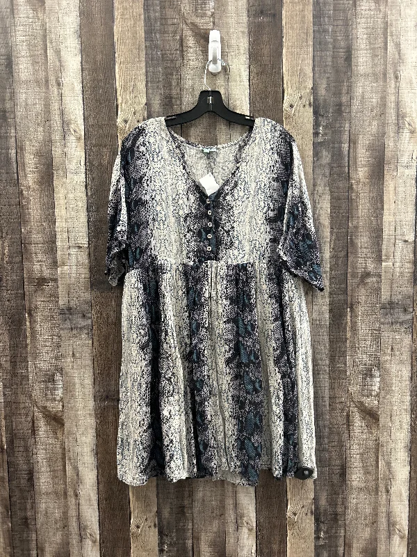 Dress Casual Short By Cme In Snakeskin Print, Size: M