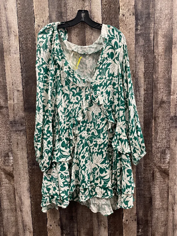 Dress Casual Short By Free People In Green & White, Size: L