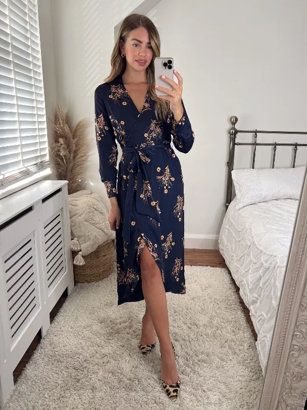 Fergie Reversible 2 in 1 Wrap Midi Dress / Navy Floral Cozy T-shirt Midi Dress