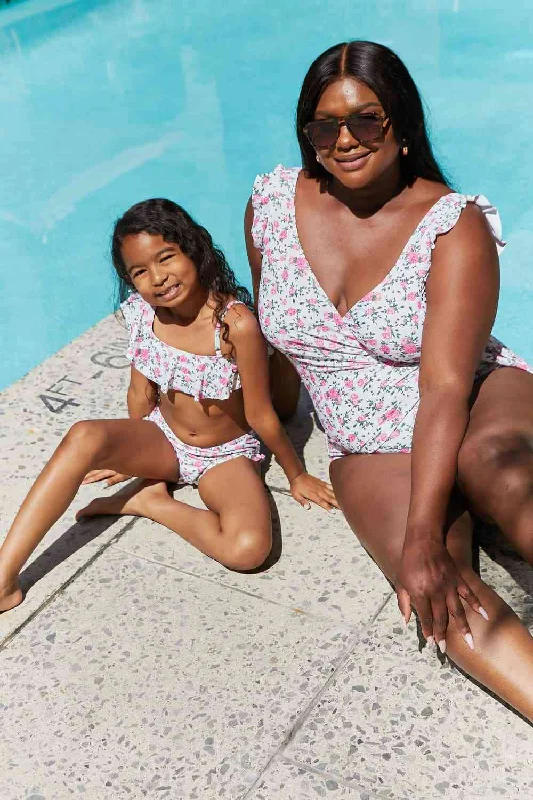 Float On Ruffle Faux Wrap One-Piece Womens Swimsuit in Roses Off-White Playful Pattern Swimsuit Float On Ruffle Faux Wrap One-Piece Womens Swimsuit in Roses Off-White Playful Pattern Swimsuit